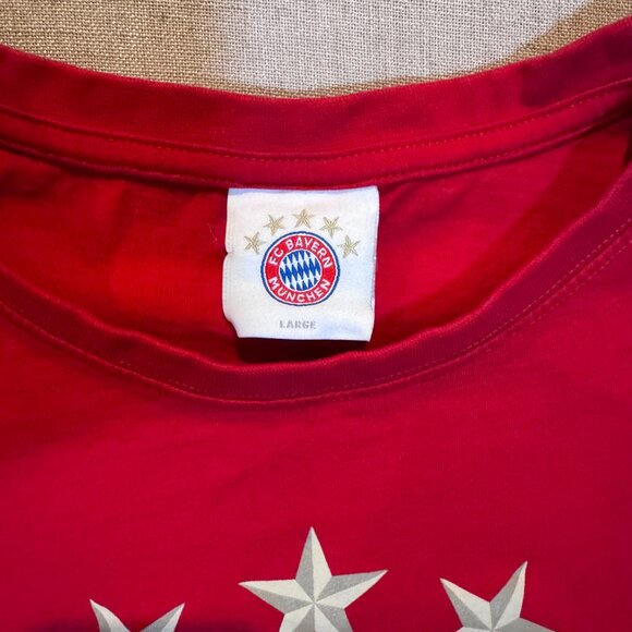 FC Bayern Munich Red Soccer T-Shirt Men’s Large – Official Fan Gear 5-Star Logo - Picture 2 of 6